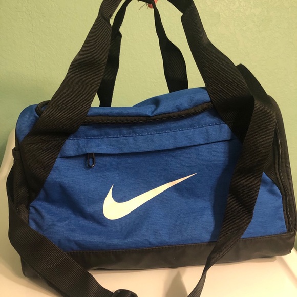 Nike Duffle Bag - Picture 1 of 3